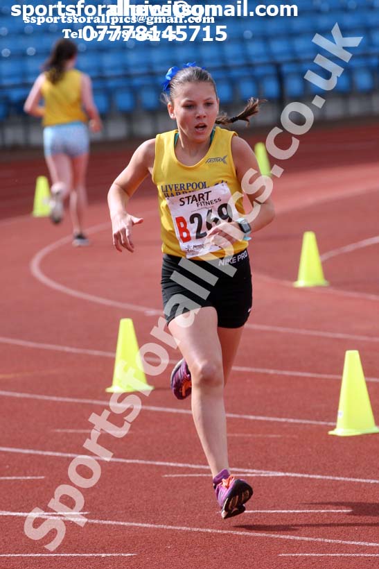 Girls under-15s 3 stage relay, Northern Senior 6 and 4 and Junior Stage Road Relays, SportsCity, Manchester. Photo:  David T. Hewitson/Sports for All Pics